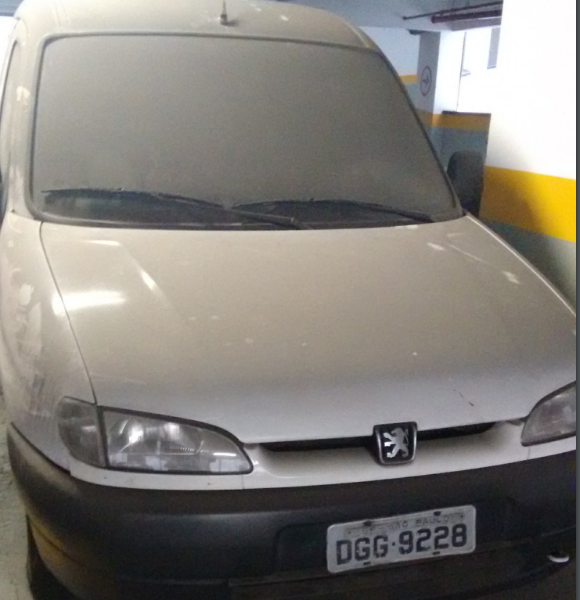  A) VEÍCULO DE PLACA ELV 9696, RENAVAM: 00167625640, CHASSI: 9BWNF07X8AP009177, CNPJ DO PROPRIETÁRIO: 08.483.255/0001-64. DESCRIÇÃO: um furgão marca/modelo VW KOMBI FURGÃO, na cor branca, álcool/gasolina, ano de fabricação/modelo 2009/2010. Observações: 1. HÁ DÉBITOS DE IPVA. 2. HÁ DÉBITOS DE MULTA.